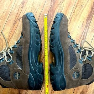 Quest Goretex Merrel Hiking Boots for Men 8.5